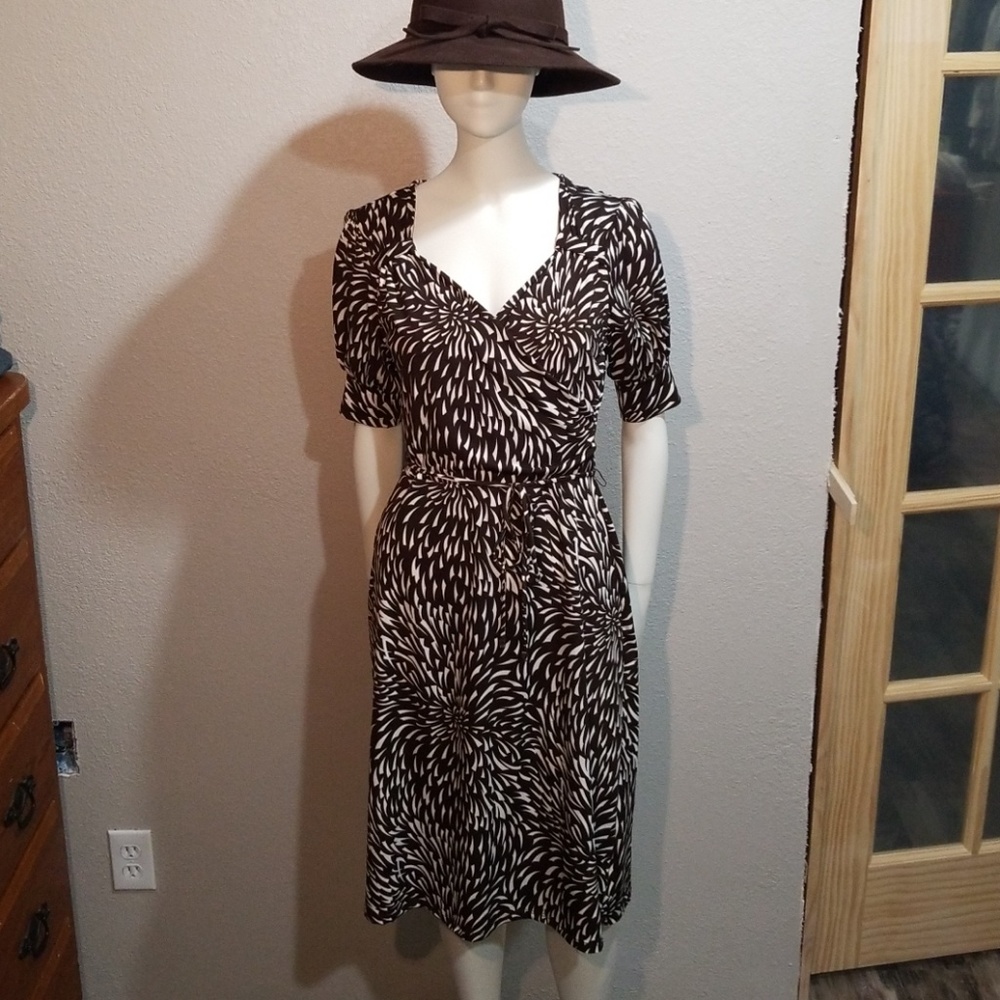 Retro styled stretchy wrap dress